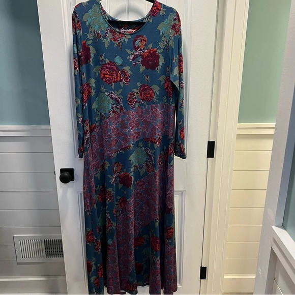 Soft Surroundings Beautiful Blue Floral Design Ismerelda Dress. Size Large. - Picture 2 of 12